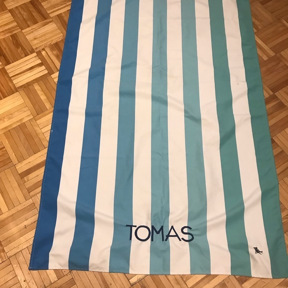 3/15$ TOMAS Striped Beach Towel​